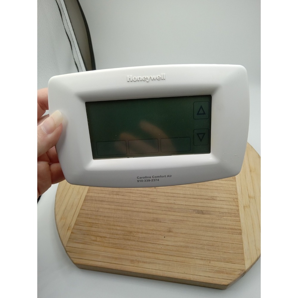 Honeywell TH7220U1035 7 Day Touchscreen Programable Illuminated Thermostat Paint